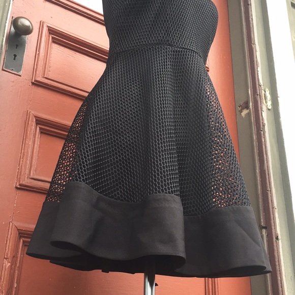 Romeo & Juliet Couture Dresses & Skirts - Romeo+Juliet satin mesh sleeveless cocktail dress